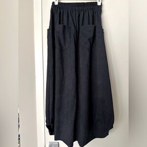 NWOT Beautiful deep Navy Blue skirt w front/back pockets/wispy cutouts at hem